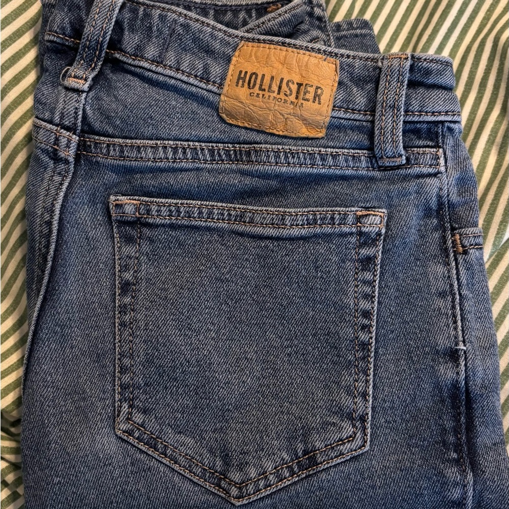 Hollister Women’s Low-Rise Classic Blue Denim Jeans